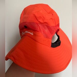 Sunshade kids hat with pony tail holder